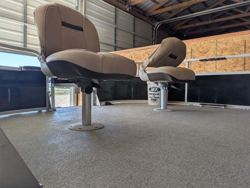 Slide: The Image of Sun Tracker Bass Buggy 2019 - 12