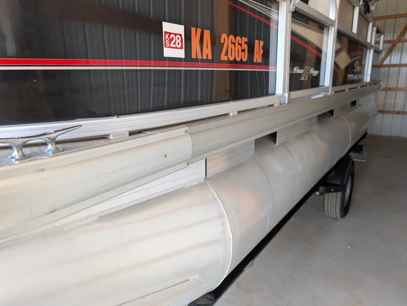 Slide: The Image of Sun Tracker Bass Buggy 2019 - 17