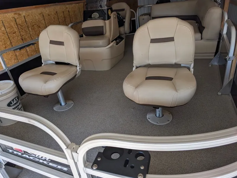 Slide: The Image of Sun Tracker Bass Buggy 2019 - 9