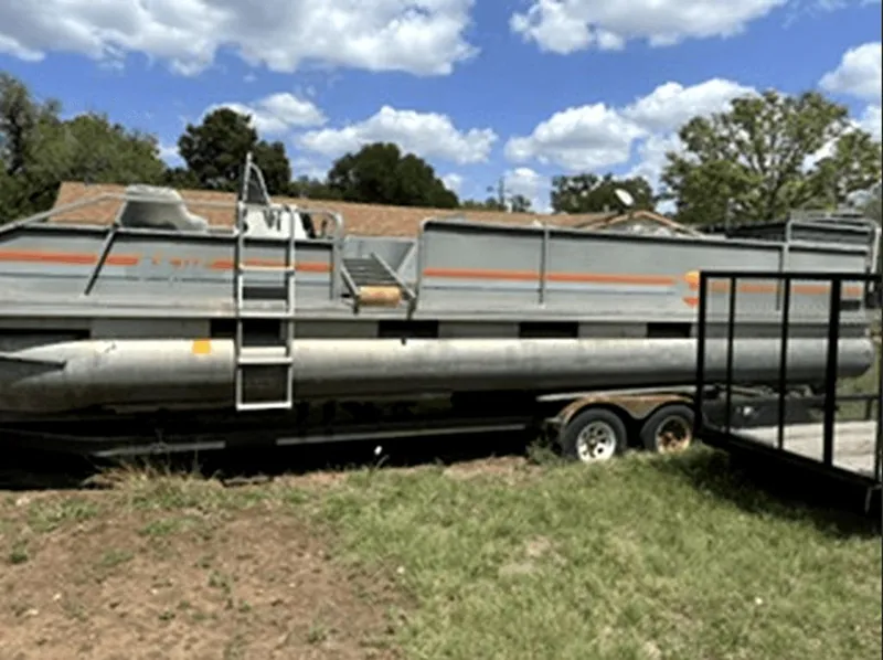 The Image of Sun Tracker Party Barge 2015 - 0