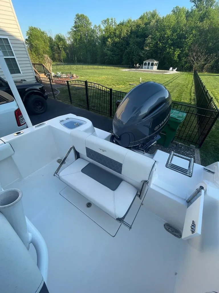 Slide: The Image of Tidewater 210 CC Adventure 2021 - 13