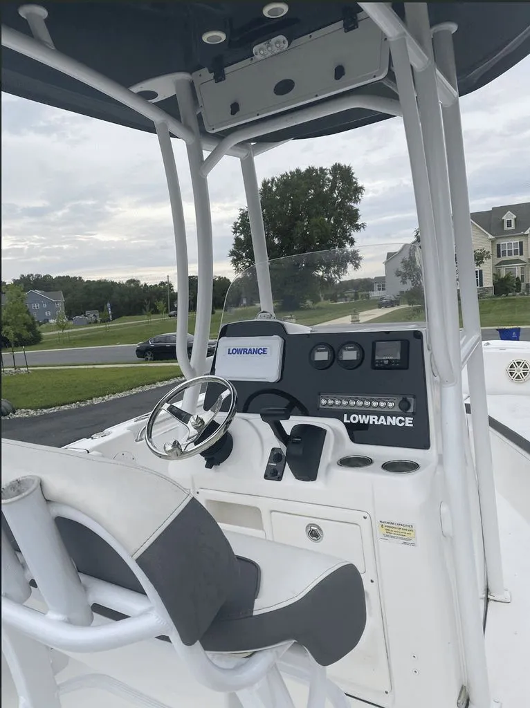 Slide: The Image of Tidewater 210 CC Adventure 2021 - 3