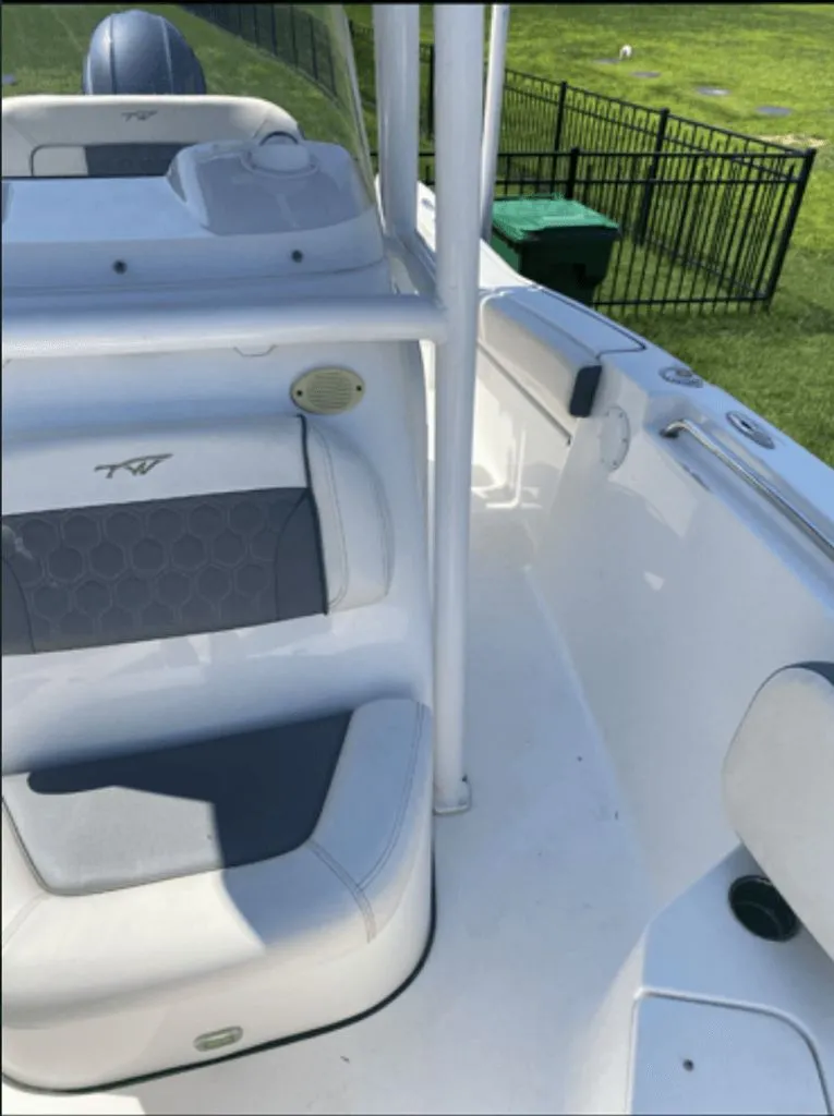 Slide: The Image of Tidewater 210 CC Adventure 2021 - 5