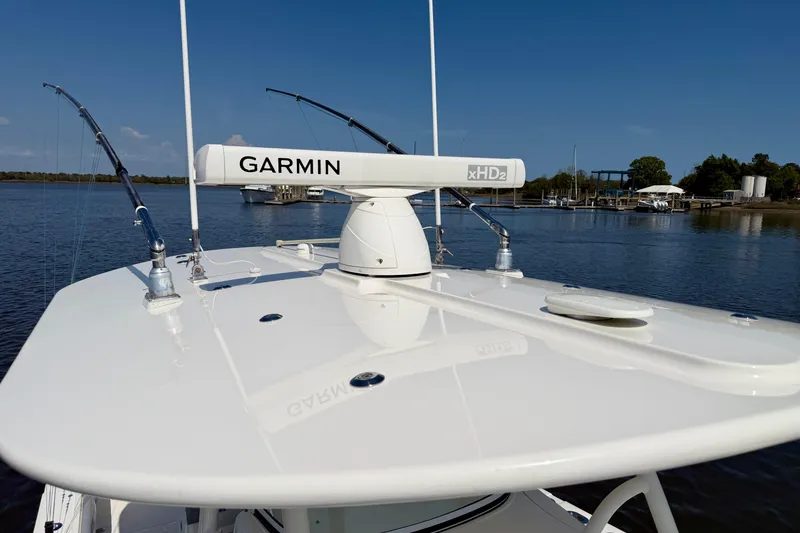 Slide: The Image of 2019 Regulator 31 boat with Garmin xHD2 radar on calm water. - 22