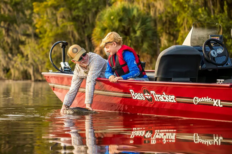 Slide: The Image of Tracker Bass Tracker Classic XL 2024 - 24