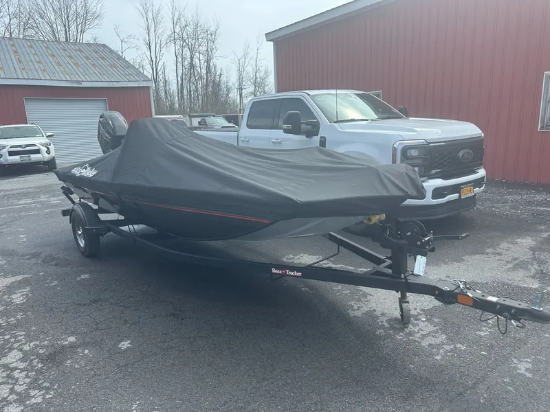 Slide: The Image of Tracker Bass Tracker Classic XL 2024 - 3