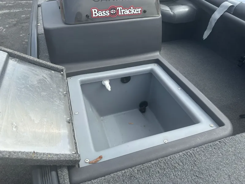 Slide: The Image of Tracker Bass Tracker Classic XL 2024 - 5