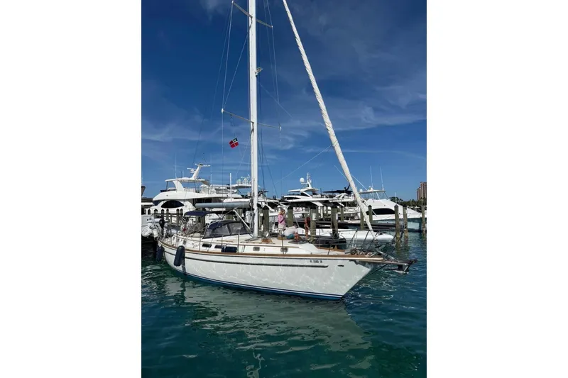 The Image of Gulfstar 44 Mk II Center Cockpit Sloop 1981 - undefined