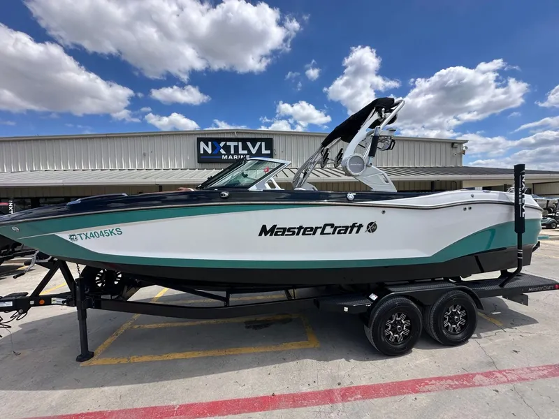 The Image of MasterCraft X24 2019 - 1