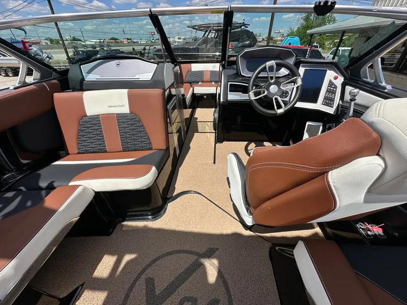 Slide: The Image of MasterCraft X24 2019 - 14