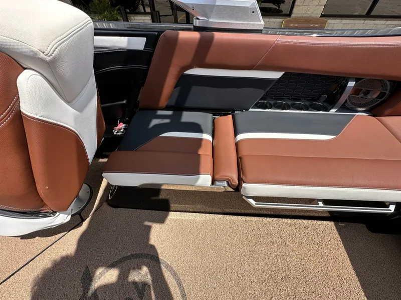 Slide: The Image of MasterCraft X24 2019 - 16