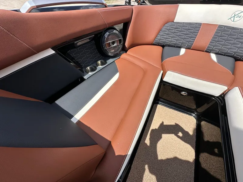 Slide: The Image of MasterCraft X24 2019 - 17