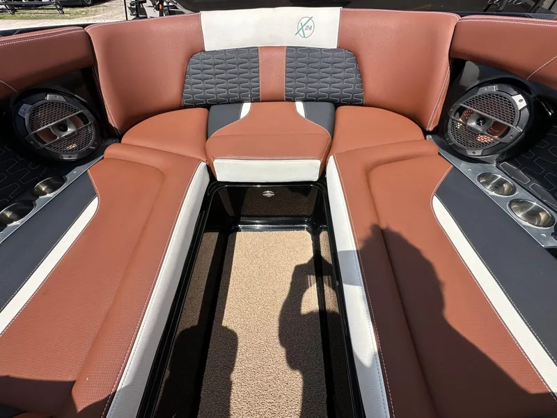 Slide: The Image of MasterCraft X24 2019 - 18