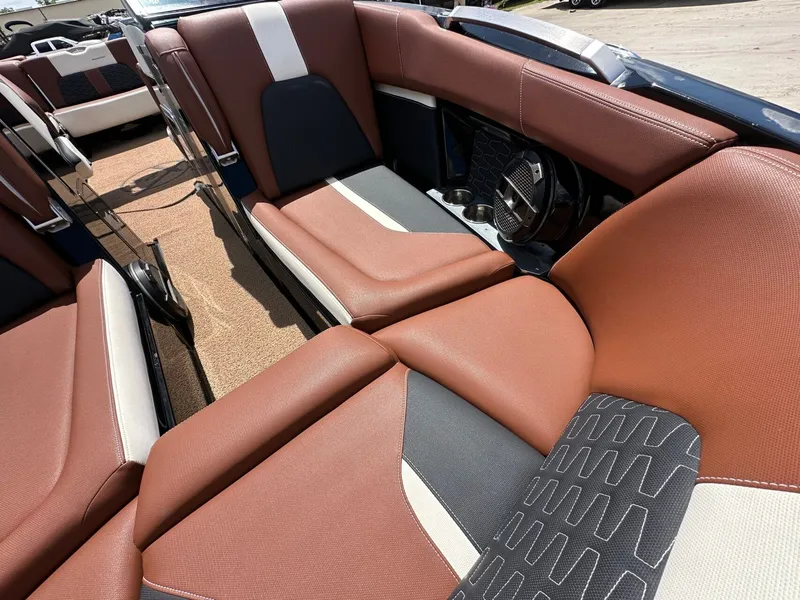 Slide: The Image of MasterCraft X24 2019 - 22