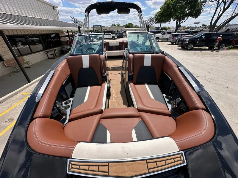 Slide: The Image of MasterCraft X24 2019 - 23