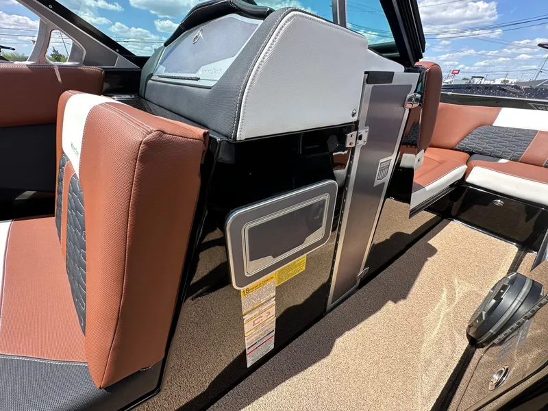Slide: The Image of MasterCraft X24 2019 - 26