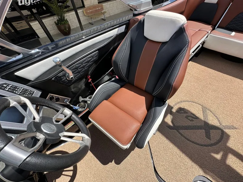 Slide: The Image of MasterCraft X24 2019 - 27
