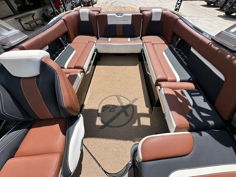 Slide: The Image of MasterCraft X24 2019 - 28