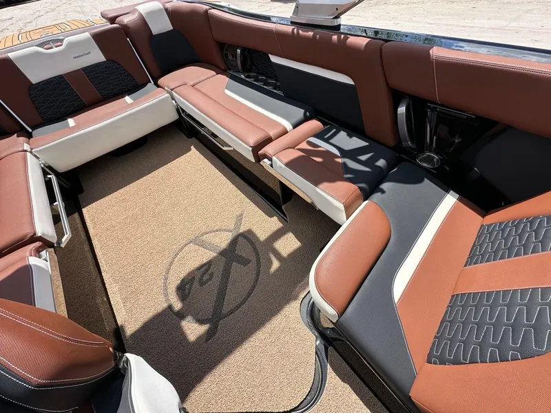 Slide: The Image of MasterCraft X24 2019 - 29