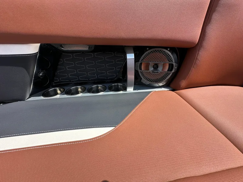 Slide: The Image of MasterCraft X24 2019 - 30