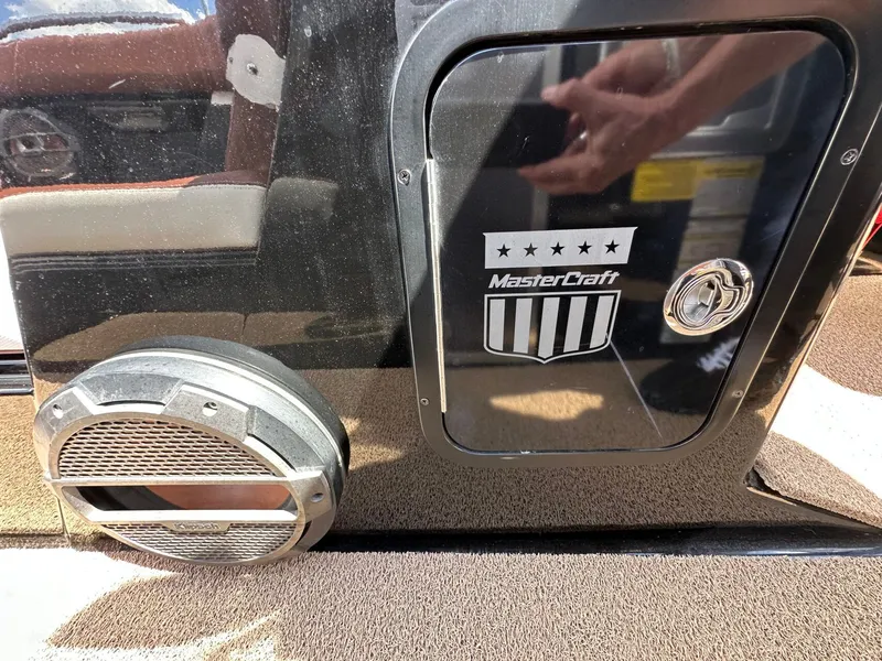 Slide: The Image of MasterCraft X24 2019 - 31