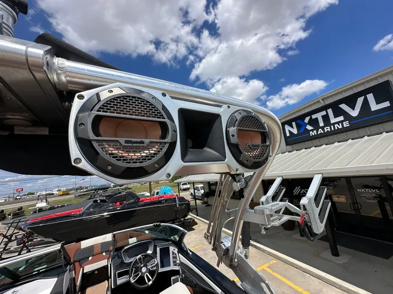 Slide: The Image of MasterCraft X24 2019 - 33