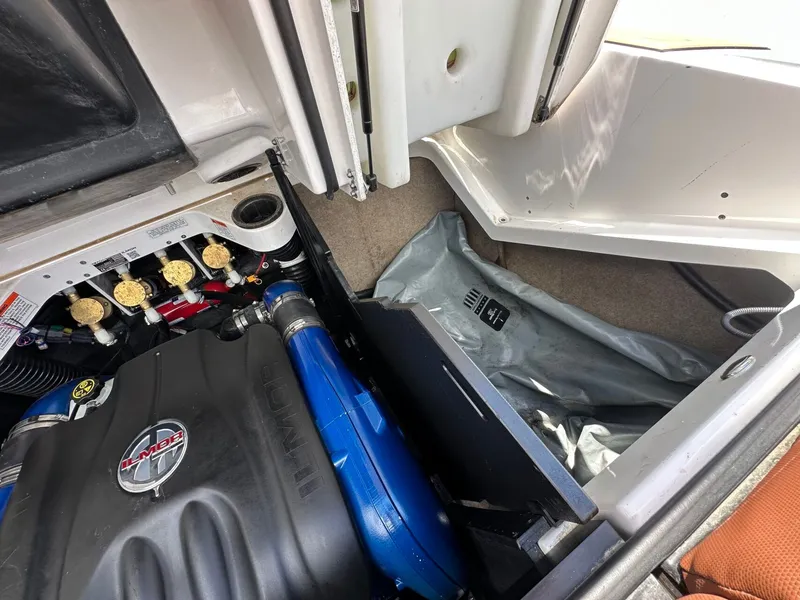 Slide: The Image of MasterCraft X24 2019 - 36