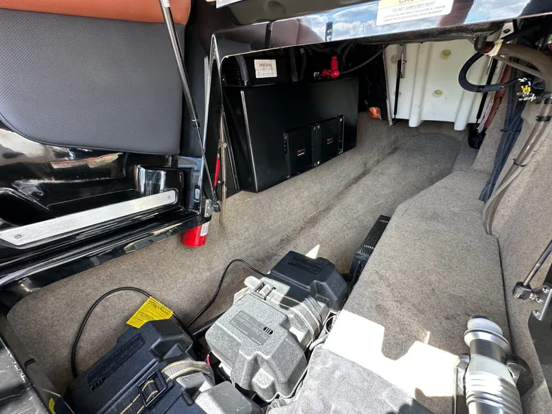 Slide: The Image of MasterCraft X24 2019 - 37