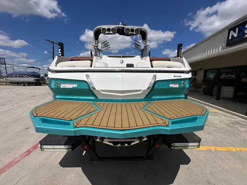 Slide: The Image of MasterCraft X24 2019 - 4