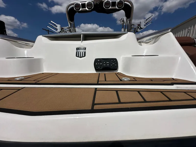 Slide: The Image of MasterCraft X24 2019 - 43