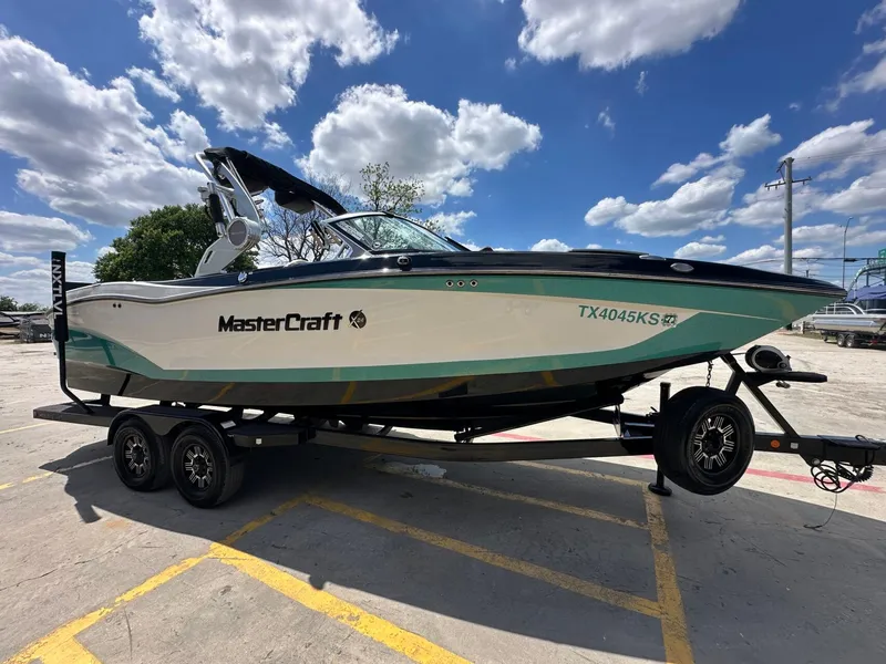 Slide: The Image of MasterCraft X24 2019 - 6