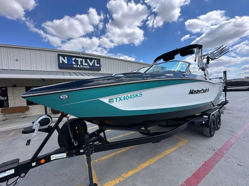 Slide: The Image of MasterCraft X24 2019 - 8