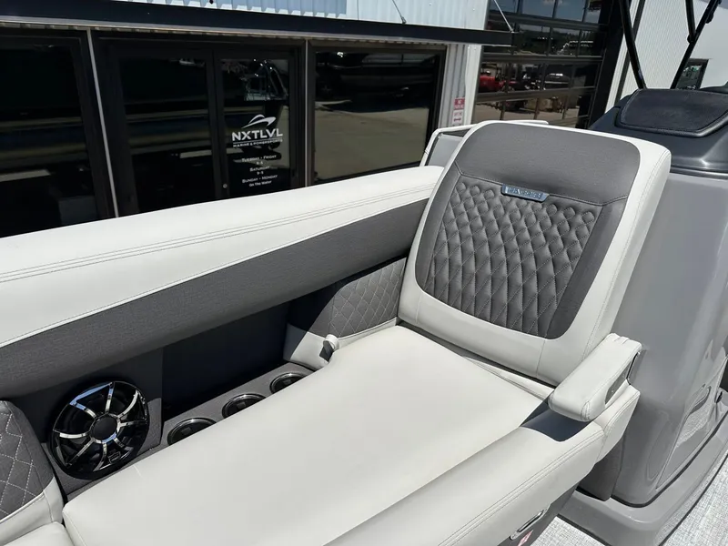 Slide: The Image of Harris Sunliner 230 2026 - 14