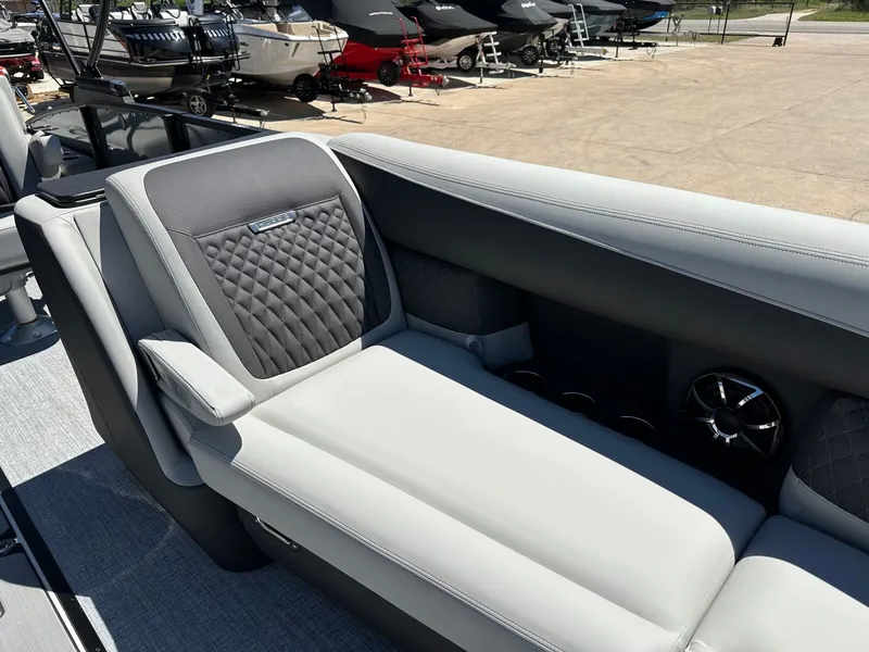 Slide: The Image of Harris Sunliner 230 2026 - 16