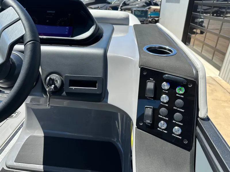 Slide: The Image of Harris Sunliner 230 2026 - 29