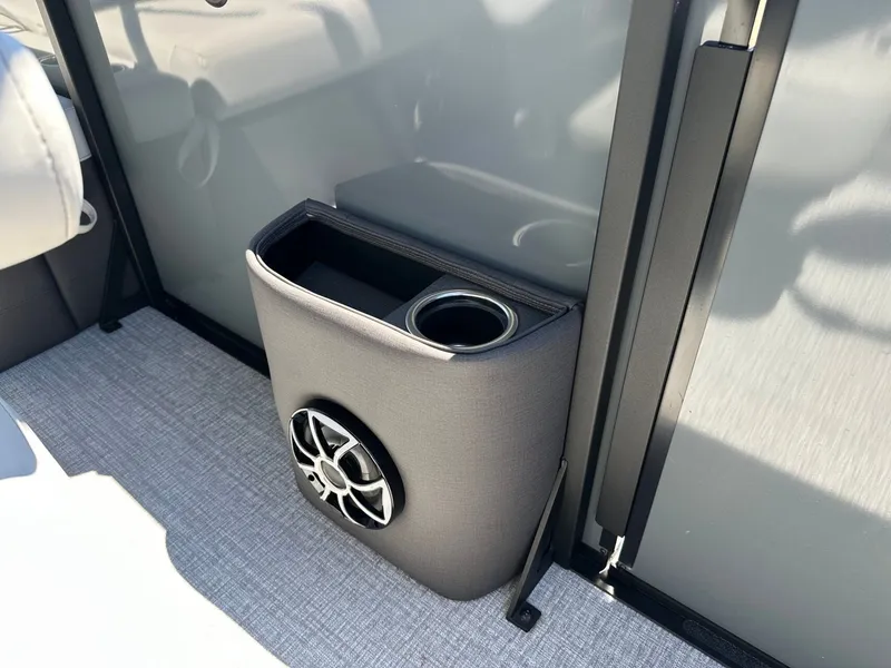 Slide: The Image of Harris Sunliner 230 2026 - 31