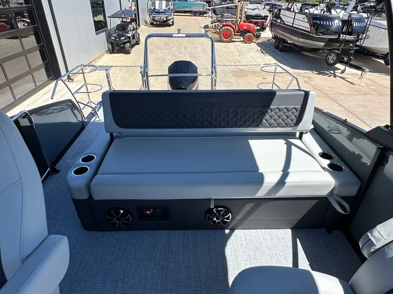 Slide: The Image of Harris Sunliner 230 2026 - 32