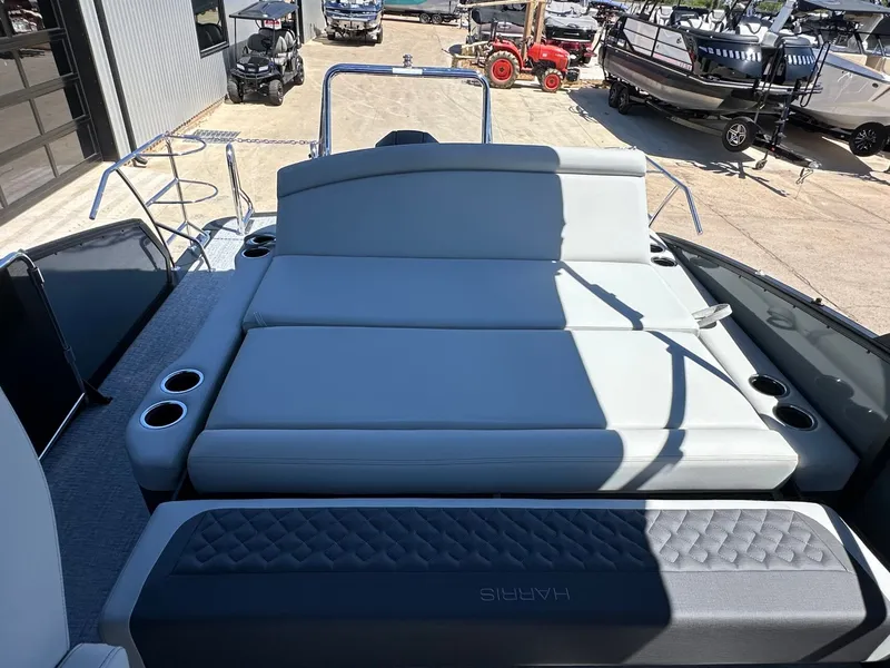 Slide: The Image of Harris Sunliner 230 2026 - 37