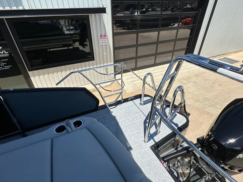 Slide: The Image of Harris Sunliner 230 2026 - 41