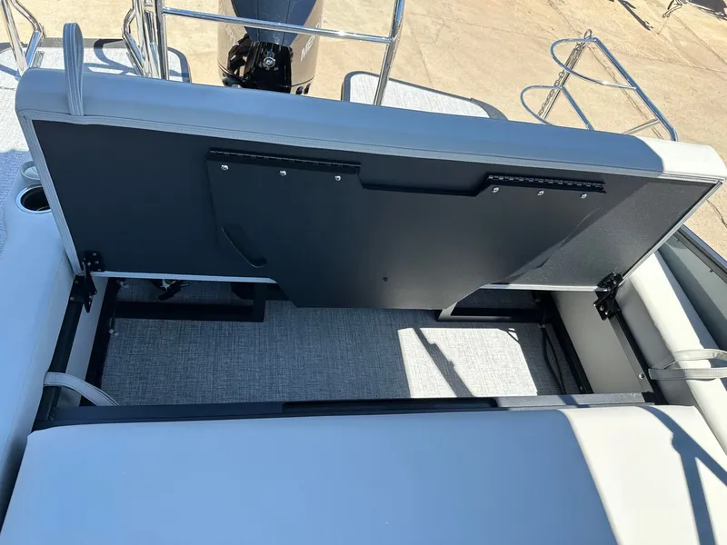 Slide: The Image of Harris Sunliner 230 2026 - 44