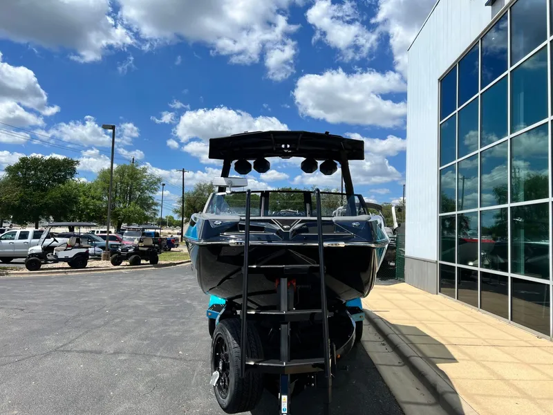 Slide: The Image of Tigé 22RZX 2026 - 8