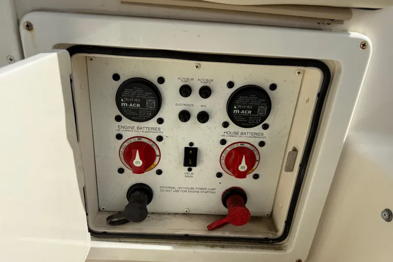 Slide: The Image of Battery control panel on a 2020 Sea Chaser 27 HFC CC boat. - 20