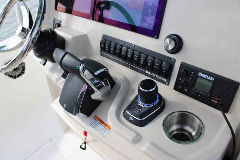 Slide: The Image of Boston Whaler 280 Dauntless 2027 - 30