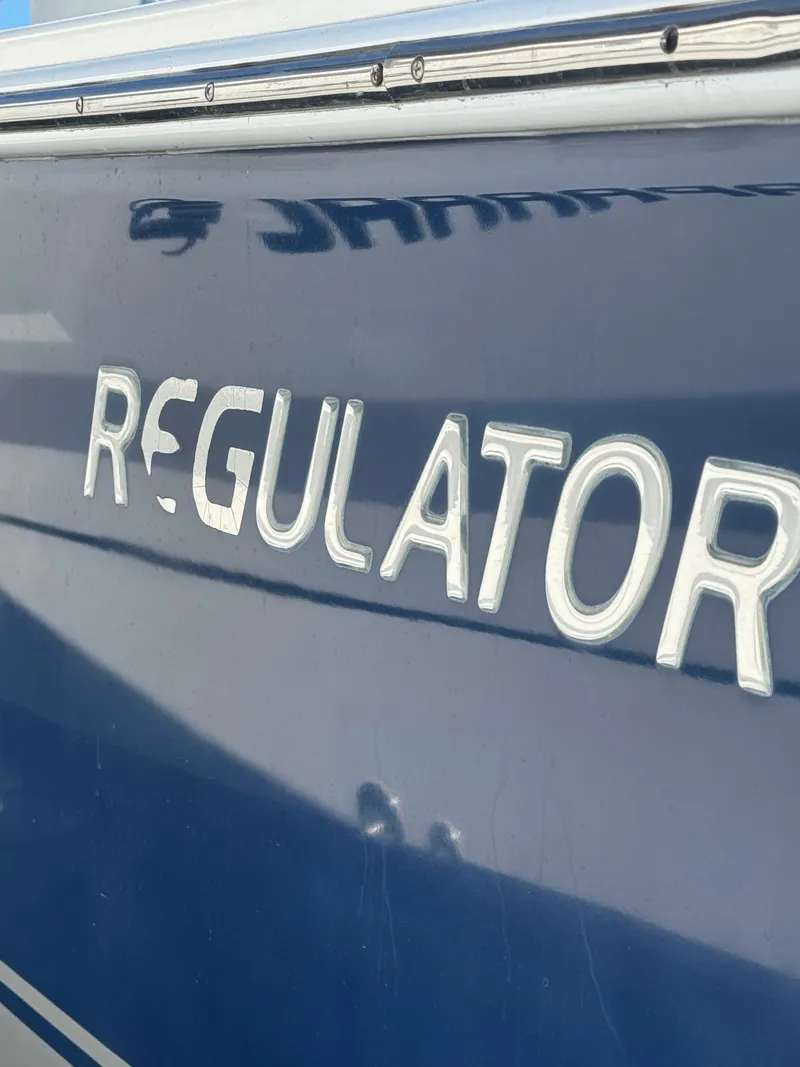 Slide: The Image of Regulator Marine 24 SF 2005 - 10