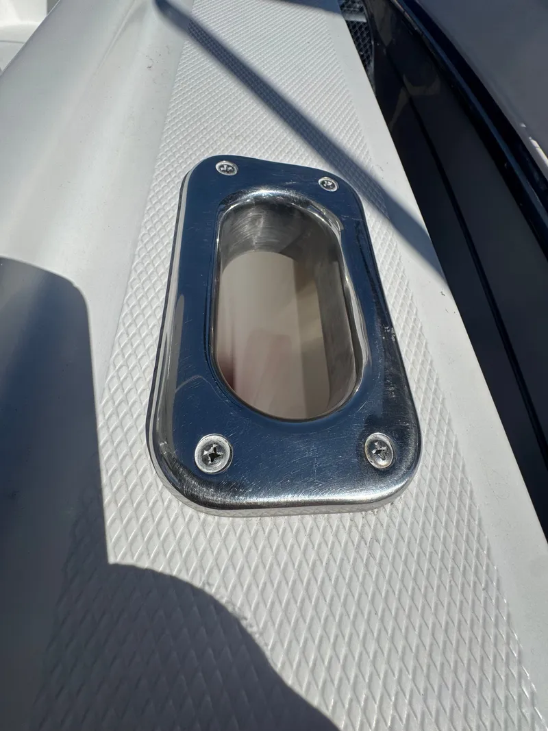 Slide: The Image of Regulator Marine 24 SF 2005 - 12