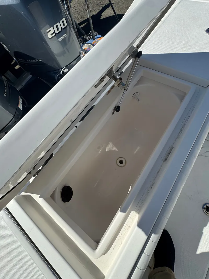 Slide: The Image of Regulator Marine 24 SF 2005 - 16