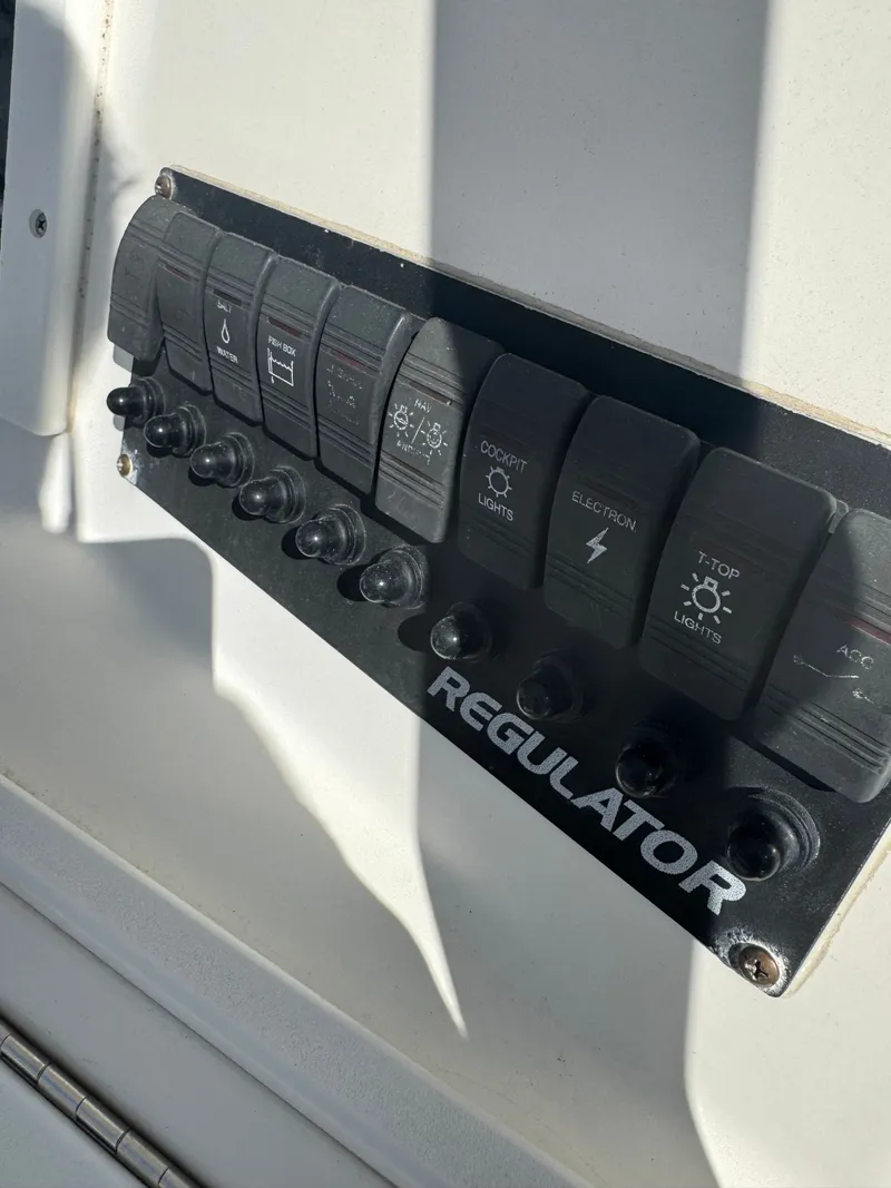 Slide: The Image of Regulator Marine 24 SF 2005 - 23