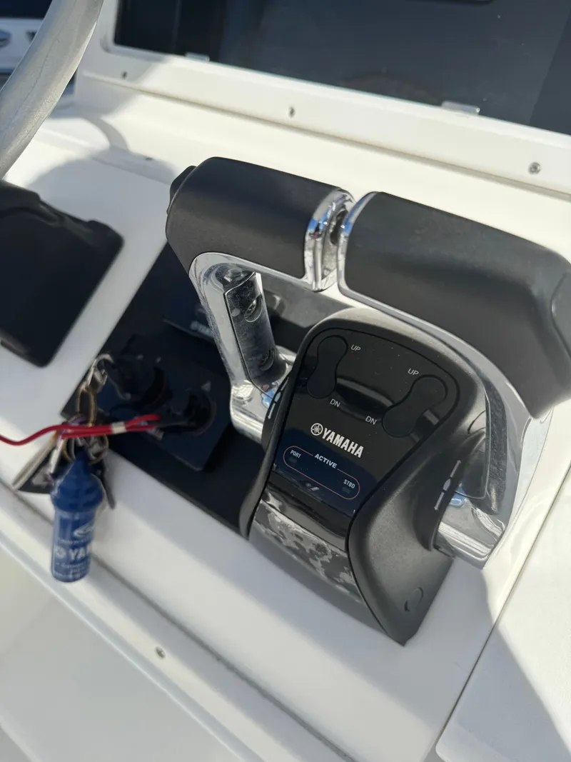 Slide: The Image of Regulator Marine 24 SF 2005 - 28