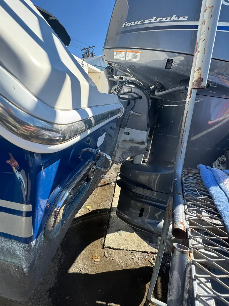 Slide: The Image of Regulator Marine 24 SF 2005 - 3