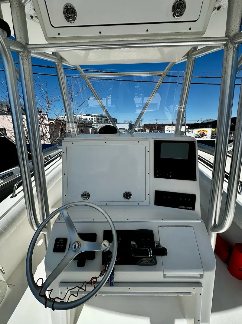 Slide: The Image of Regulator Marine 24 SF 2005 - 40